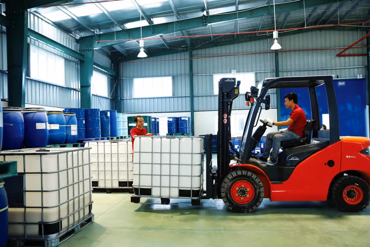 Trong tháng 7/2021, cả nước có 8.740 doanh nghiệp thành lập mới với số vốn đăng ký gần 122,8 nghìn tỷ đồng, giảm lần lượt 22,8% và 25,3% so với tháng trước. Ảnh: Song Lê