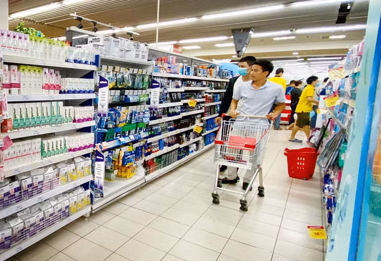 Lạm phát được dự báo sẽ tăng nhanh bắt đầu từ tháng 4 do phục hồi kinh tế khiến nhu cầu về hàng hóa và dịch vụ tăng. Ảnh: Quang Tuấn