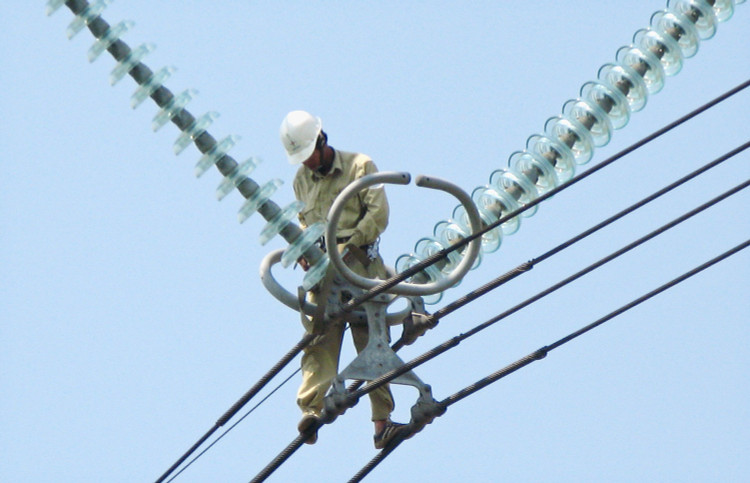 Tổng công ty Xây dựng điện Việt Nam trúng Gói thầu số 07 thuộc Dự án Nâng cao năng lực tuyền tải đường dây 110kV Thác Bà với giá 44,968 tỷ đồng (dự toán 45,311 tỷ đồng). Ảnh minh họa: Tường Lâm