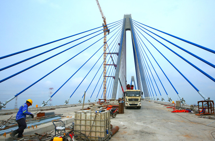Vốn đầu tư công do địa phương quản lý thực hiện trong 5 tháng ước đạt 158,1 nghìn tỷ đồng, bằng 26,1% kế hoạch năm và tăng 6,7% so với cùng kỳ năm 2023. Ảnh: Lê Tiên