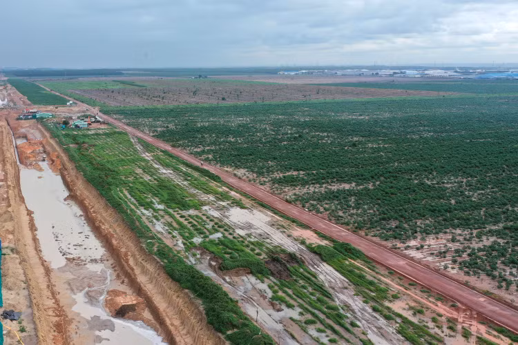 Khó khăn lớn nhất hiện nay của Dự án Đường Vành đai 4 TP.HCM liên quan đến nguồn vốn. Ảnh: Lê Tiên