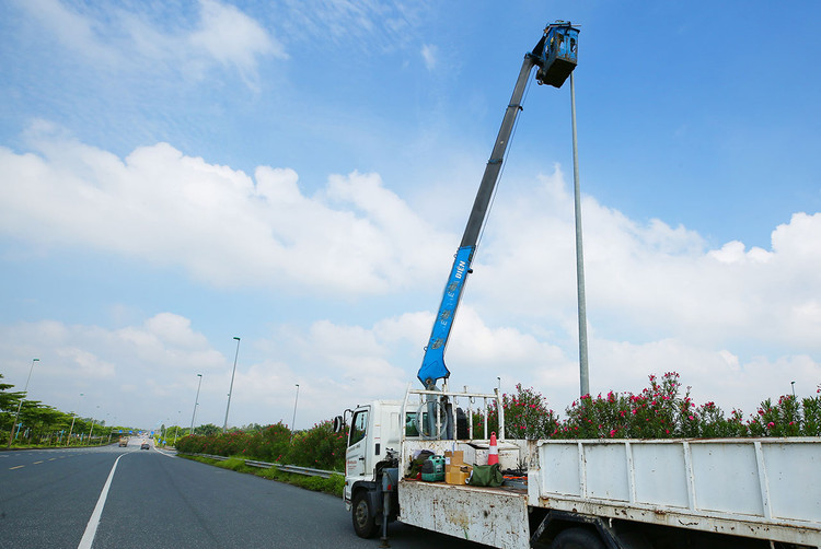 Gói thầu Thi công xây dựng thuộc Dự án Lắp đặt hệ thống đèn chiếu sáng đoạn Km3+100 - Km4+200; Km13+200 - Km17+305 Quốc lộ 1 tránh TP. Ninh Bình có giá 12,131 tỷ đồng. Ảnh minh họa: Nhã Chi