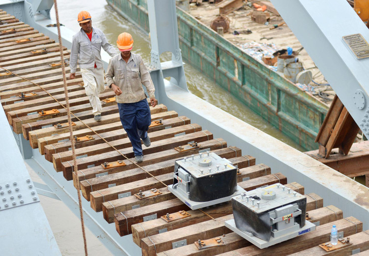 Công ty CP Tổng công ty Công trình đường sắt hiện thi công nhiều gói thầu trên tuyến đường sắt Hà Nội - TP.HCM. Ảnh: Quang Tuấn