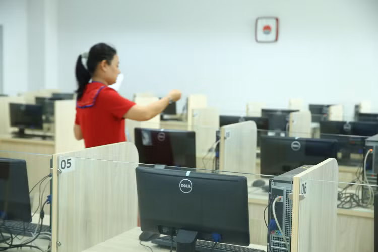 Vẫn còn những gói thầu mua sắm hàng hóa thông dụng yêu cầu giấy phép bán hàng, giấy xác nhận của nhà sản xuất hỗ trợ bảo hành. Ảnh minh họa: Nhã Chi