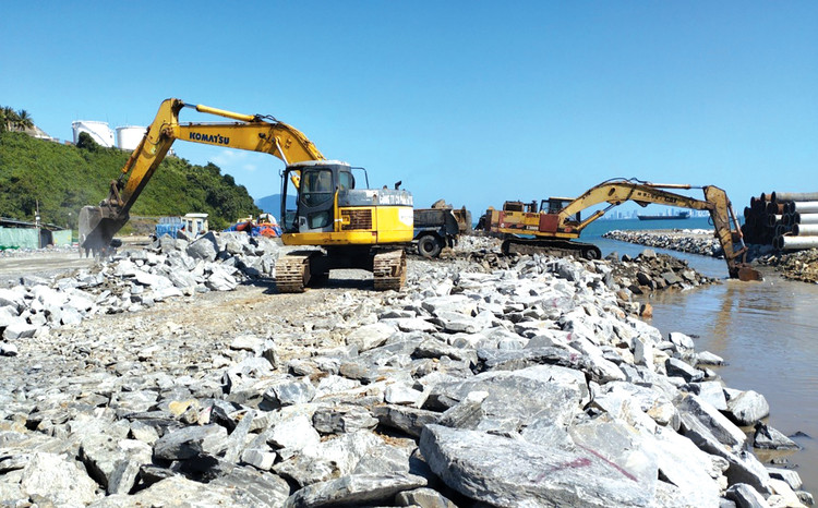 Đến giữa tháng 2/2024, khối lượng thi công Gói thầu xây lắp của Dự án Cảng Liên Chiểu đạt khoảng 530 tỷ đồng, tương ứng 20,2%. Ảnh: Minh Hạnh