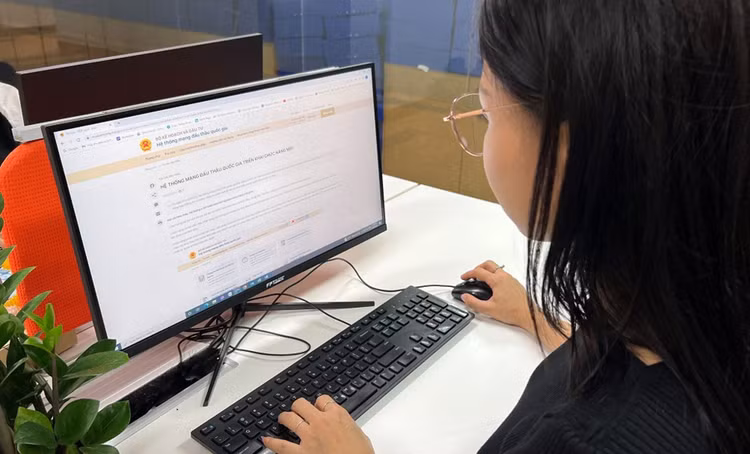 Hai nghị định hướng dẫn Luật Đấu thầu 2023 có hiệu lực thi hành kể từ ngày 27/2/2024. Ảnh: Tường Lâm