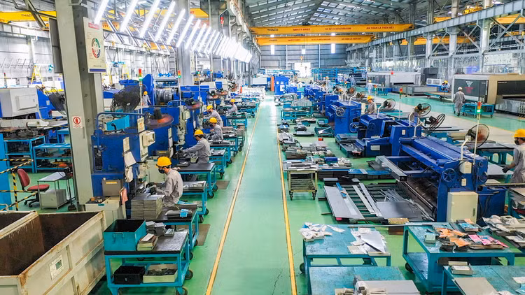 Tổ hợp Cơ khí THACO Chu Lai chế tạo các sản phẩm cơ giới hoá trên toàn bộ chuỗi giá trị sản xuất từ trồng trọt, thu hoạch đến chế biến, vận chuyển, bảo quản