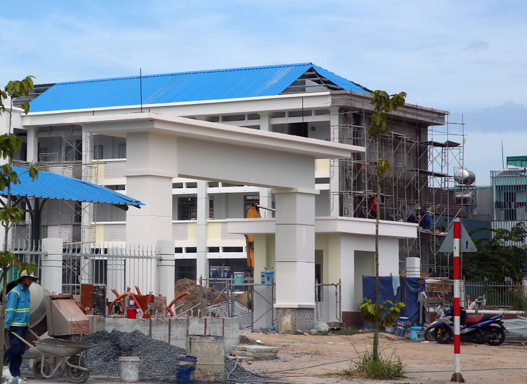 Gói thầu số 11 Thi công xây dựng công trình thuộc Dự án Trường Tiểu học Tân Thạnh điểm chính (Giồng Trà Dên) có giá dự toán 17,919 tỷ đồng. Ảnh minh họa: Nhã Chi