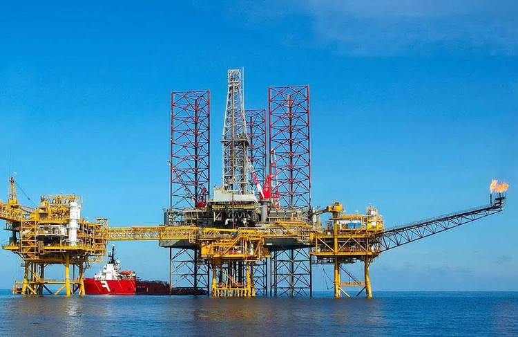 Sửa Luật Dầu khí để có cơ sở pháp lý đẩy mạnh hoạt động thăm dò, khai thác dầu khí trong điều kiện tiềm năng khai thác dầu giai đoạn tới rất khó khăn. Ảnh: Hoàng Hà