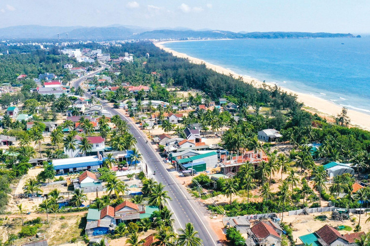 Liên kết vùng trước hết là đầu tư hoàn thiện hạ tầng giao thông để trao đổi và thông thương hàng hóa dựa vào thế mạnh của các địa phương. Ảnh: Hà Minh