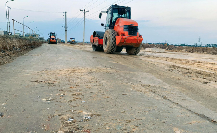 Tuyến đường giao thông từ cảng Bãi Gốc (Khu kinh tế Nam Phú Yên) kết nối Quốc lộ 1 đi Khu kinh tế Vân Phong (tỉnh Khánh Hòa) có chiều dài 7 km. Ảnh minh họa: Nhã Chi