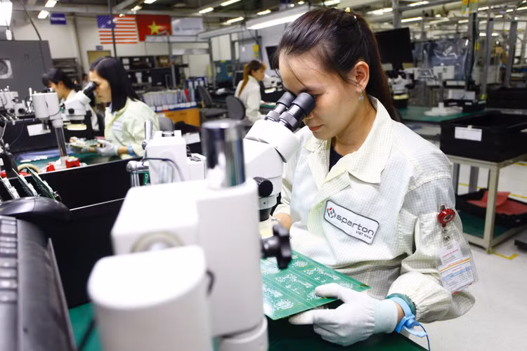 Doanh nghiệp mong chờ những chính sách ổn định và tạo thuận lợi cho hoạt động sản xuất, kinh doanh. Ảnh: Song Lê