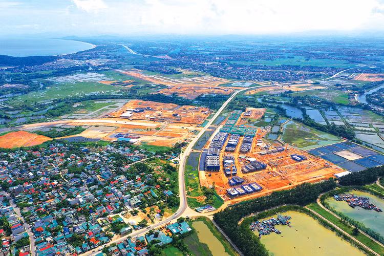 Năm 2023, Sở Tài nguyên và Môi trường tỉnh Thanh Hóa đề xuất đấu giá 957 mặt bằng dự án, dự kiến thu về hơn 25.000 tỷ đồng. Ảnh: Lê Tiên