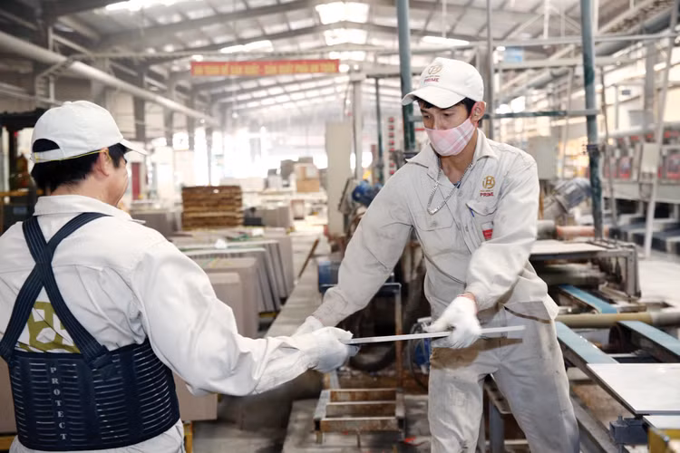 Doanh nghiệp còn gặp khó khăn, vướng mắc trong quá trình thực thi pháp luật. Ảnh: Lê Tiên