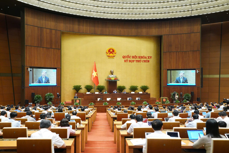 Quốc hội nghe trình bày Báo cáo giải trình, tiếp thu, chỉnh lý dự thảo Luật Công nghiệp công nghệ số