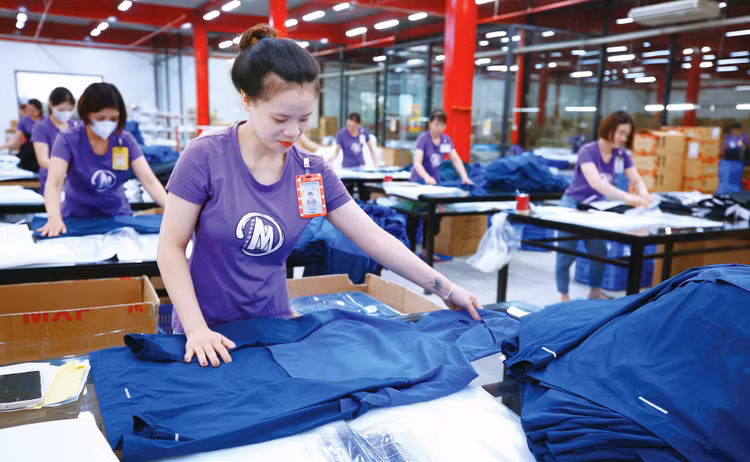 Cần tiếp tục tháo gỡ điểm nghẽn về cơ chế, nâng cao chất lượng thực thi chính sách nhằm tăng cường nội lực cho doanh nghiệp, tạo động lực cho tăng trưởng kinh tế. Ảnh: Lê Tiên