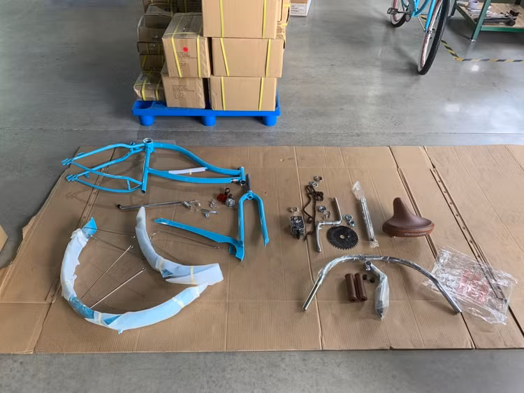 Toàn bộ linh kiện của một chiếc xe đạp nhập khẩu từ Trung Quốc, DN chỉ đưa về Việt Nam để lắp ráp và đội lốt hàng Made in Việt Nam Ảnh: Tổng cục Hải quan