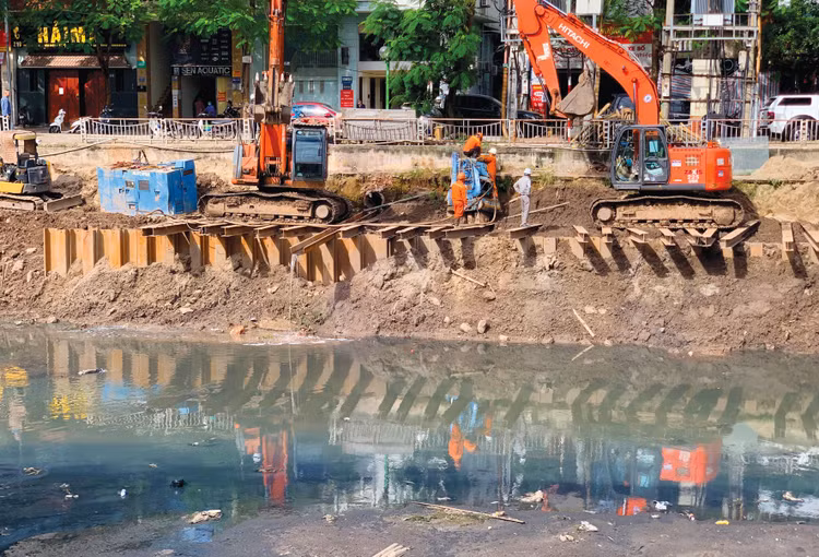 Theo Luật Thủ đô (sửa đổi), Hà Nội được phép quyết định dự án BT trong lĩnh vực giao thông vận tải, thủy lợi, thoát nước, xử lý nước thải. Ảnh: Nhã Chi