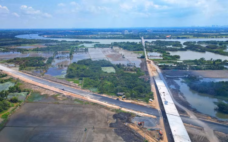 Dự án Đường Vành đai 3 TP.HCM chỉ còn 13 tháng để hoàn thành khối lượng công việc còn lại. Ảnh: Song Lê