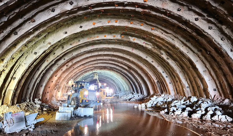 Doanh nghiệp xây dựng kiến nghị bổ sung các định mức liên quan tới công nghệ mới, hạ tầng kỹ thuật đường cao tốc… Ảnh: Lê Hoàng