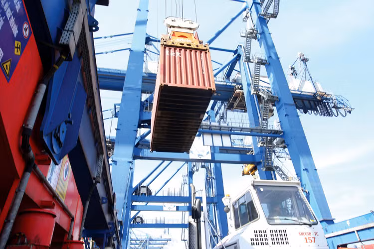 Chính phủ đặt mục tiêu tăng trưởng GDP năm 2022 đạt từ 6 - 6,5%. Ảnh: Lê Tiên