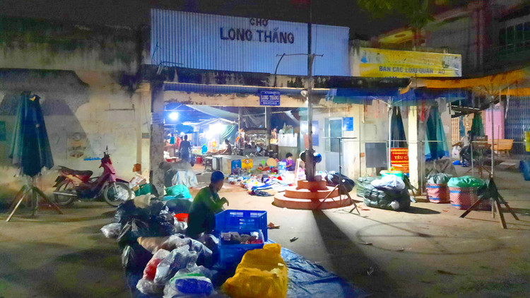 Gói thầu số 11 thuộc Dự án Mở rộng chợ Long Thắng có giá 29,301 tỷ đồng, do Ban Quản lý dự án và Phát triển quỹ đất huyện Lai Vung (Đồng Tháp) làm chủ đầu tư. Ảnh: Long Thắng