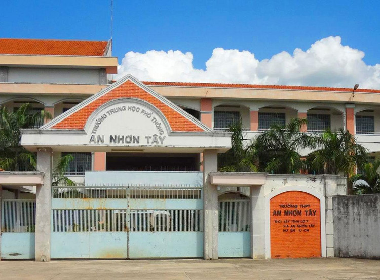 Gói thầu Cung cấp, lắp đặt thiết bị thuộc Dự án Đầu tư nâng cấp đạt chuẩn Trường THPT An Nhơn Tây có giá 4.236.526.000 đồng. Ảnh: Song Lê