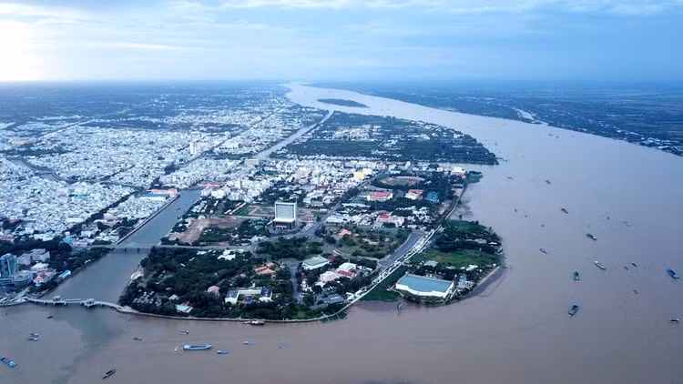 Gói thầu Thi công xây lắp kè chống sạt lở khu vực chợ Mỹ Khánh (huyện Phong Điền, TP. Cần Thơ) có giá 150,714 tỷ đồng. Ảnh: Tâm An