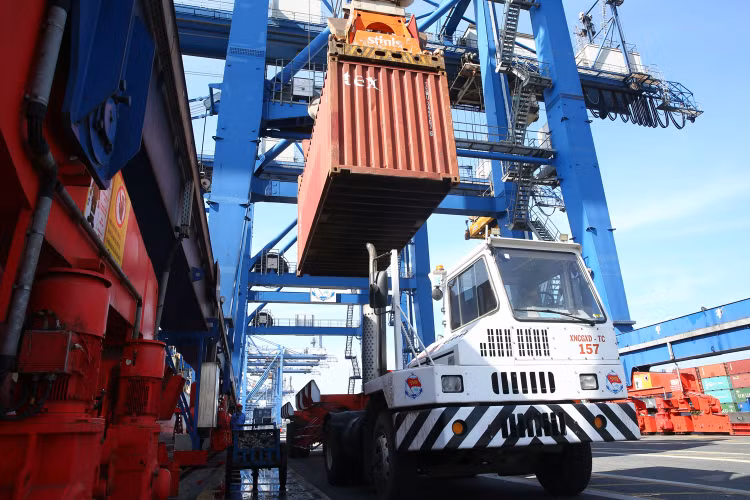 Hai tháng đầu năm 2023, kim ngạch xuất khẩu hàng hóa ước đạt 49,44 tỷ USD, giảm 10,4% so với cùng kỳ năm trước. Ảnh: Nhã Chi