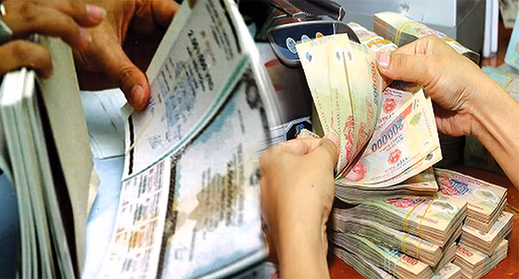 Đến cuối năm 2022, trị giá trái phiếu doanh nghiệp các ngân hàng Việt Nam đang nắm giữ khoảng 190 nghìn tỷ đồng, tương đương gần 8 tỷ USD. Ảnh: Hải An