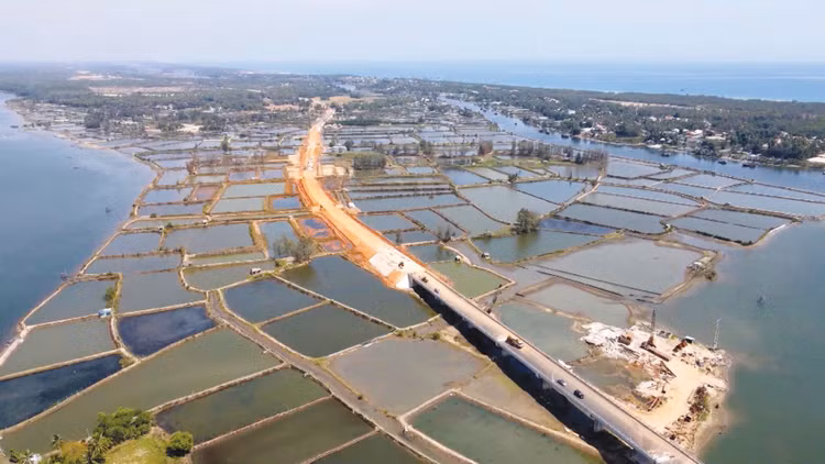 Dự án Hoàn thiện đường ven biển 129 (Võ Chí Công) tại Quảng Nam dự kiến hoàn thành trong năm 2025. Ảnh: Quốc Học