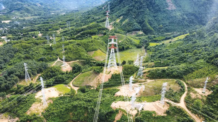 Dự án Đường dây 500kV Monsoon - Thạnh Mỹ với tổng vốn đầu tư 1.113 tỷ đồng hoàn thành đóng điện trong quý I/2025. Ảnh: Toàn Thắng