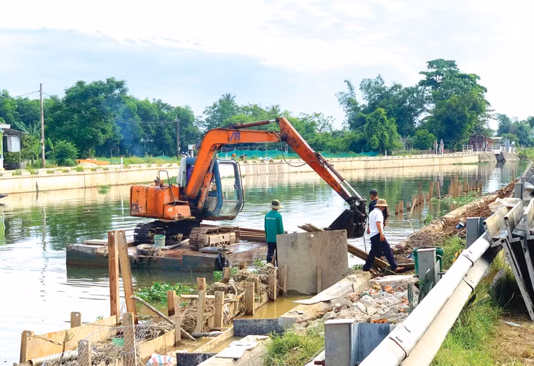 Việc sắp xếp lại các ban quản lý dự án đang diễn ra khẩn trương, với mong muốn giữ vững đội ngũ chuyên nghiệp, bảo đảm các dự án tiếp tục được triển khai hiệu quả, đúng tiến độ . Ảnh: Nhã Chi