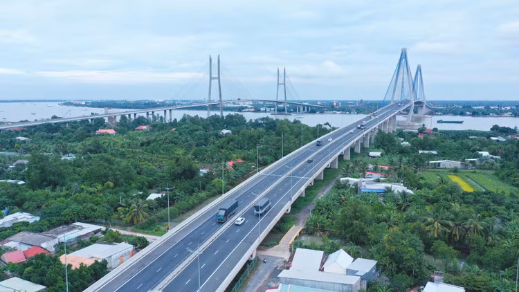 Báo chí cổ vũ, khích lệ doanh nghiệp tham gia xây dựng các công trình, dự án. Ảnh: Lê Tiên