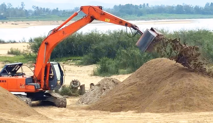 Quảng Nam đang là “điểm nóng” về đấu giá quyền khai thác khoáng sản làm vật liệu xây dựng thông thường. Ảnh minh họa: Gia Khang