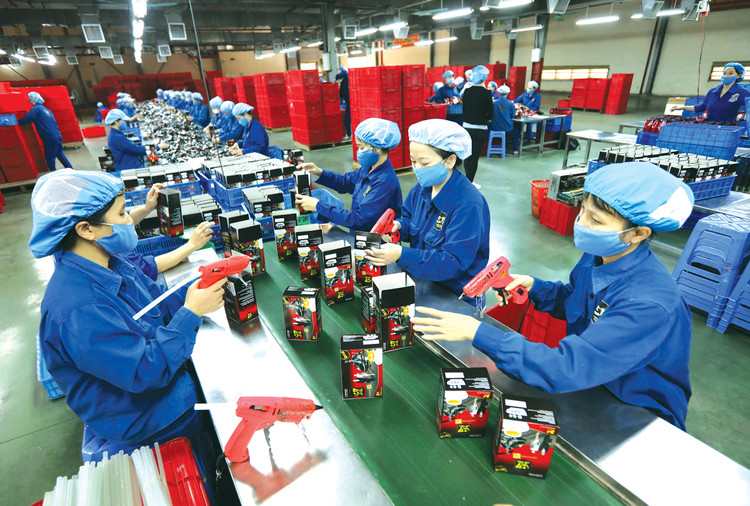 5 tháng đầu năm 2025, kim ngạch xuất khẩu hàng hóa đạt 180,23 tỷ USD, tăng 14% so với cùng kỳ năm trước. Ảnh: Huấn Anh