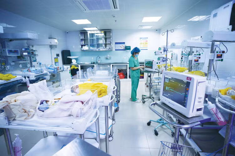 Báo chí cần tiếp tục thúc đẩy hoàn thiện thể chế để nâng cao khả năng tiếp cận những xu hướng thay đổi công nghệ mới trong lĩnh vực y tế. Ảnh: Lê Tiên