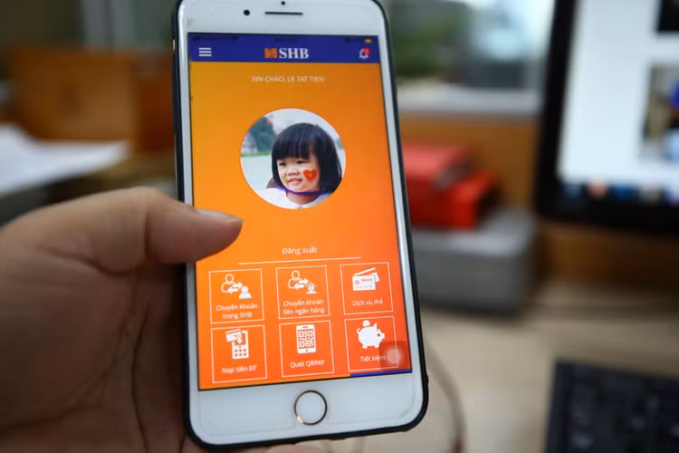 Thanh toán điện tử qua Internet, điện thoại di động, QR Code tăng mạnh về số lượng và giá trị giao dịch. Ảnh: Nhã Chi