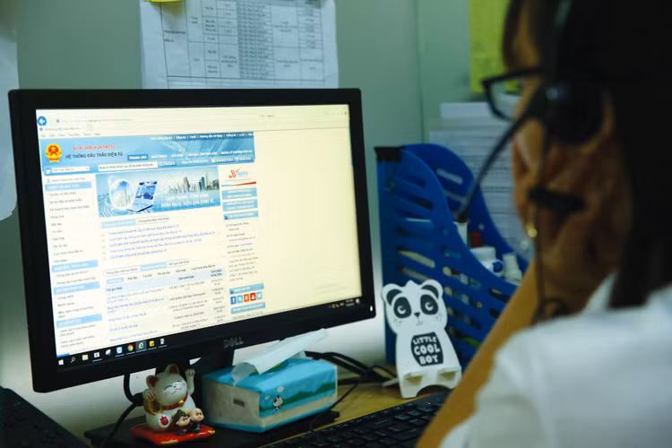 Nhiều gói thầu đến cận kề ngày đóng thầu mới sửa hồ sơ mời thầu khiến nhà thầu “trở tay” không kịp. Ảnh: Tiên Giang