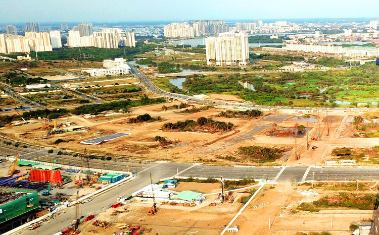 Việc đấu thầu lựa chọn nhà đầu tư thực hiện dự án có sử dụng đất mang tính toàn diện, không chỉ căn cứ vào mức thu giá trị đất đai, mà còn phân tích cả về hiệu quả phát triển dự án lẫn tính bền vững. Ảnh: Tiến Tân