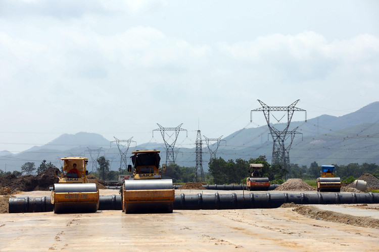 Tình trạng công trình chờ vốn, vốn chờ công trình không phải là hiếm. Ảnh: Tường Lâm