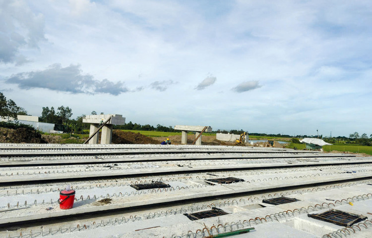 Đến nay, tổng giá trị thực hiện của Dự án thành phần 4 cao tốc Châu Đốc - Cần Thơ - Sóc Trăng đạt 304,4 tỷ đồng