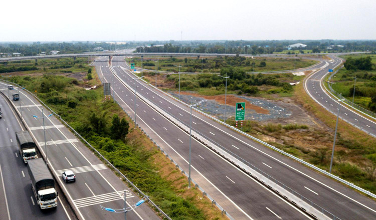 Quy hoạch đường bộ cao tốc cho Đồng bằng sông Cửu Long đến năm 2030 có khoảng 760 km và sau năm 2030 tiếp tục đầu tư thêm khoảng 420 km. Ảnh: Tiên Giang