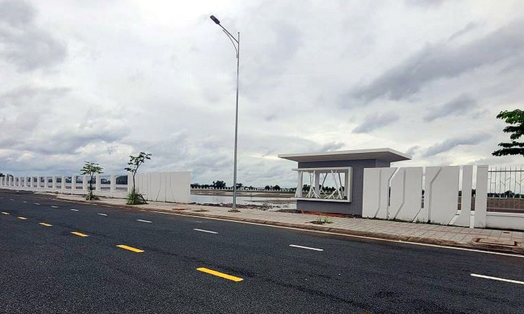 Theo chủ trương đầu tư, Dự án Bệnh viện Đa khoa Cà Mau quy mô 1.200 giường phải hoàn thành cuối năm 2025. Ảnh: Đào Văn