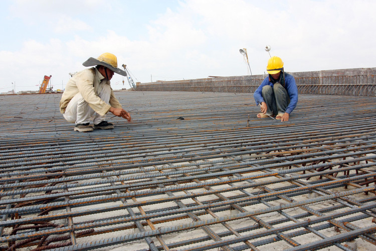 Để thực hiện thành công mục tiêu phát triển kinh tế - xã hội năm 2022, việc triển khai có hiệu quả kế hoạch đầu tư công năm 2022 có vai trò, ý nghĩa rất quan trọng. Ảnh: Tường Lâm