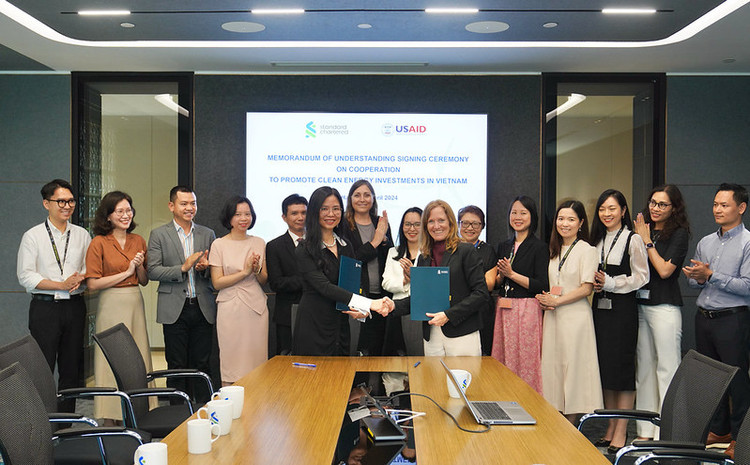 Standard Chartered Việt Nam và Hoa Kỳ hợp tác thúc đẩy đầu tư vào năng lượng sạch tiên tiến tại Việt Nam