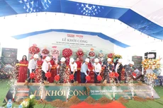 Lãnh đạo Chủ đầu tư và địa phương thực hiện nghi lễ khởi công Dự án