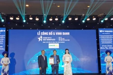 Ông Lã Đức Thọ – Phó Tổng giám đốc Phục Hưng Holdings nhận giải thưởng Top 10 Nơi làm việc tốt nhất Việt Nam ngành xây dựng