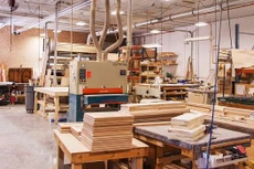 Đấu giá nhiều danh mục tài sản là máy móc, thiết bị sản xuất gỗ và phương tiện vận tải của Công ty CP Gỗ Trung Hà. Ảnh minh họa: Intrenet