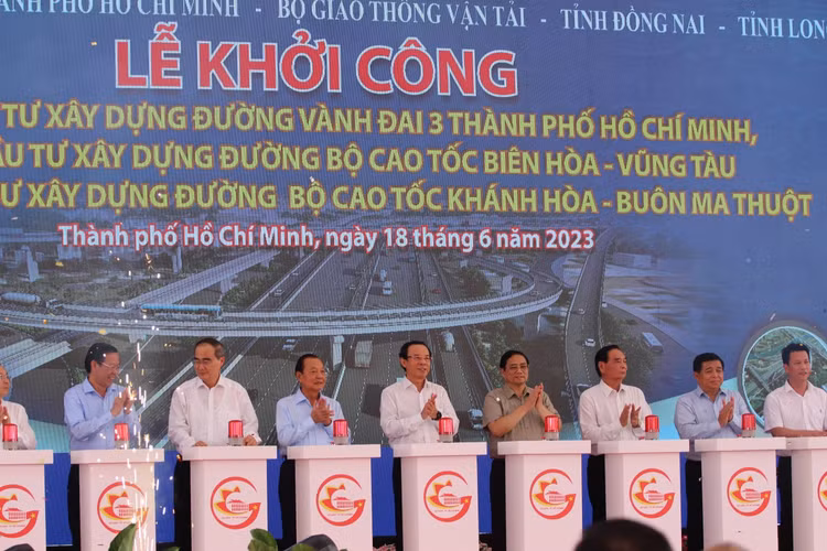 Thủ tướng Chính phủ Phạm Minh Chính phát lệnh khởi công Dự án đường Vành đai 3 TP.HCM 